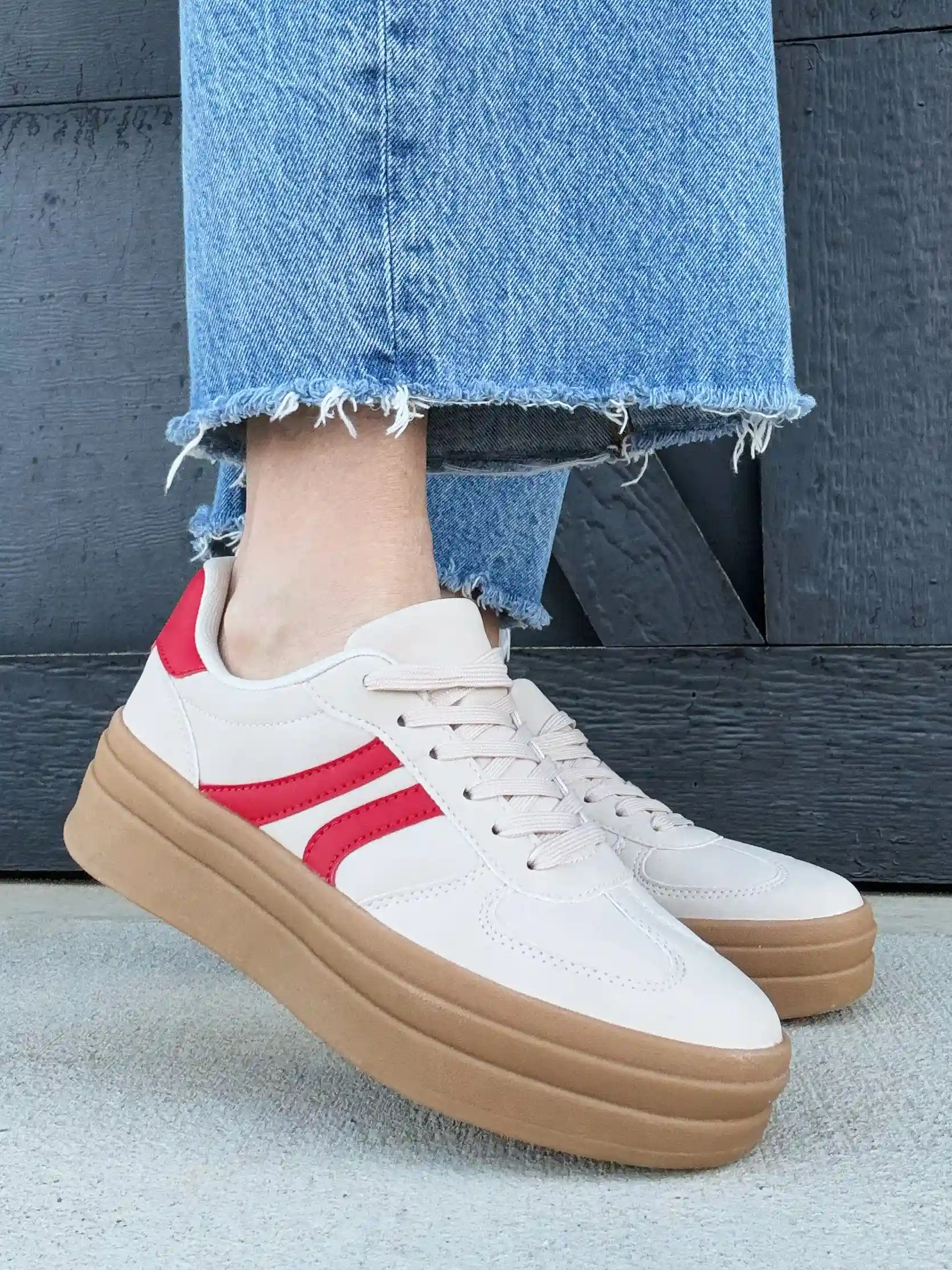 «کتونی پاشنه‌بلند (High-Lift Sneakers): ترند جدید ایران برای افزایش قد + راحتی و استایل اسپرت»